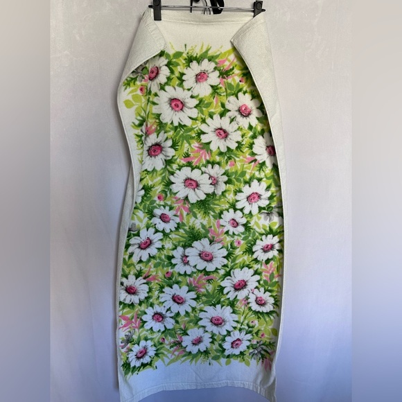 TWO Vintage 70βs Springmaid 100% Cotton Daisy Floral Bath Towels 24β x 47β - Picture 7 of 10